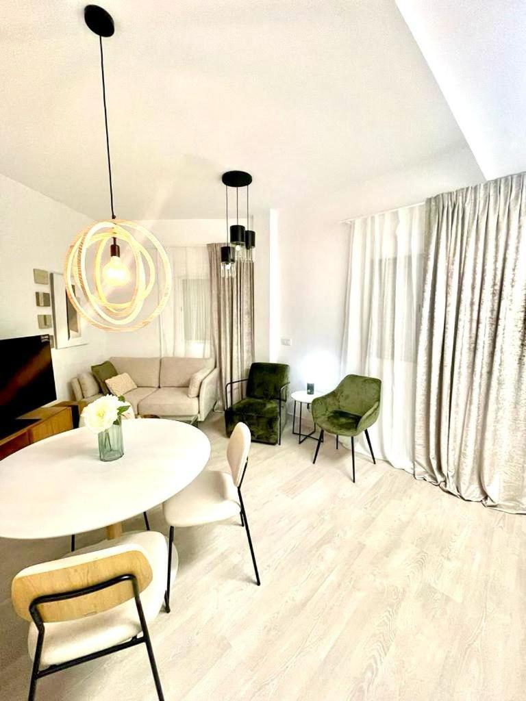 말라가 Historical Centre! Private Terrace & Gym-Near Public Parking 아파트 외부 사진
